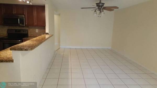 Pompano Beach, FL 33064,3320 Quail Close  #19