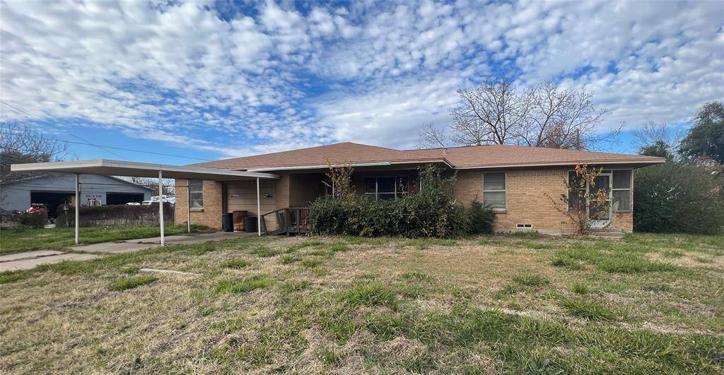 207 Lake Drive, Wills Point, TX 75169