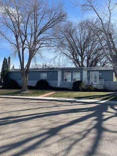 Brooks, AB T1R 0N3,648 1 ST W