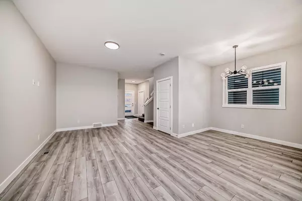 Airdrie, AB T4B 5L9,922 Cobblemore Common SW