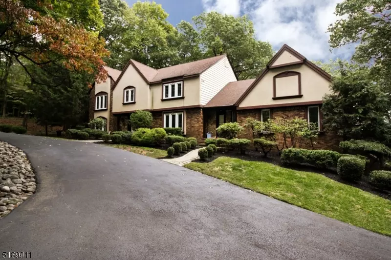 725 Natures Way, Franklin Lakes Boro, NJ 07417