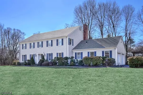 8 Harvey Dr, Bernardsville Boro, NJ 07924