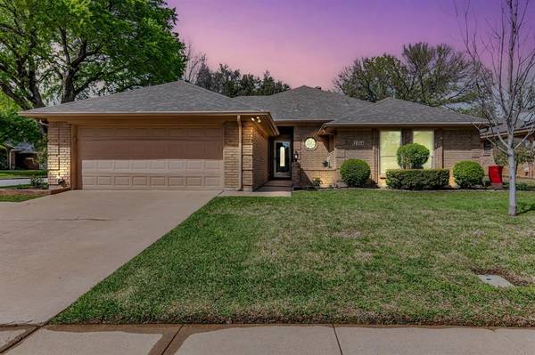 2304 Christopher Lane, Euless, TX 76040