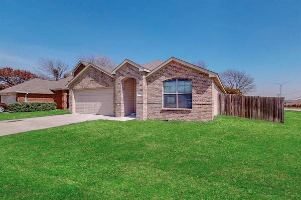 6300 Woodcreek Trail, Fort Worth, TX 76179