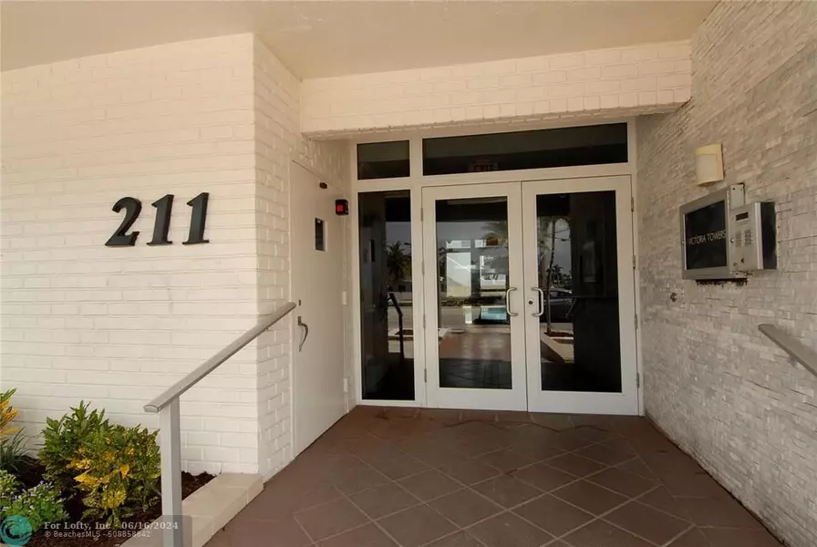 211 S OCEAN DR  #703, Hollywood, FL 33019