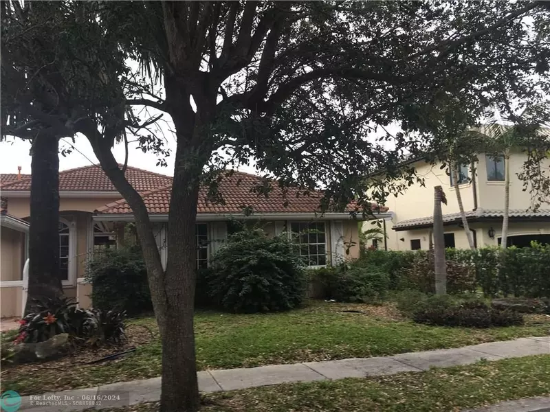 8325 NW 161st Ter, Miami Lakes, FL 33016