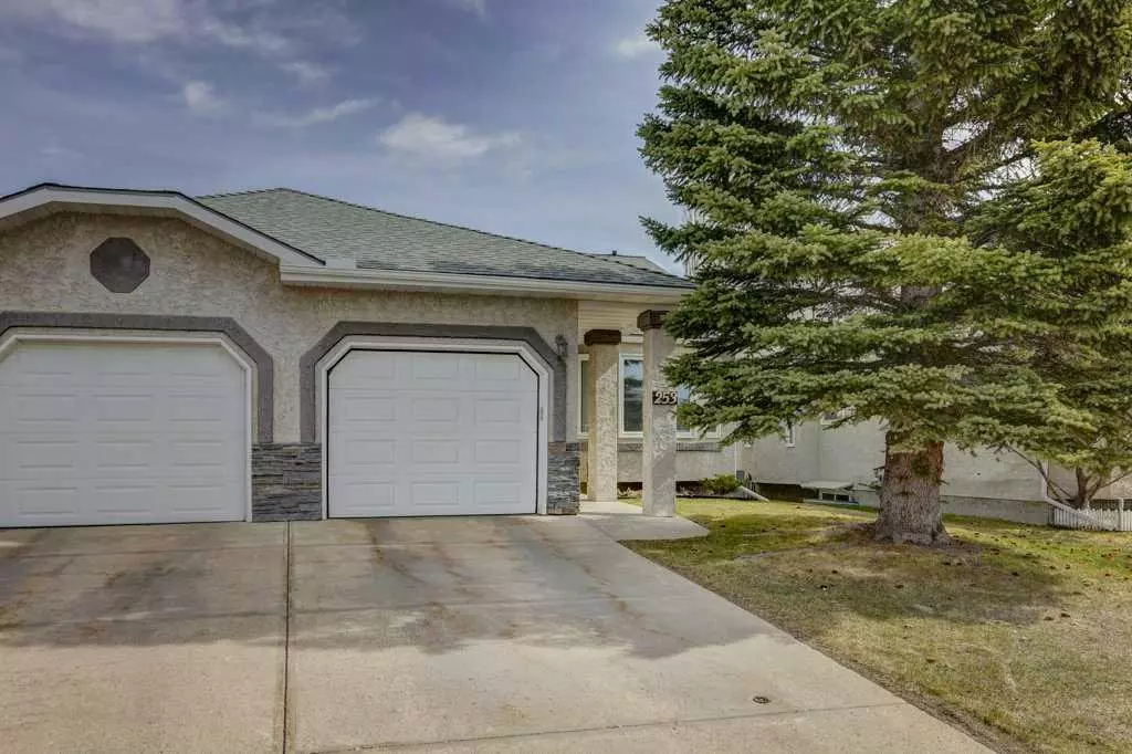 Calgary, AB T3G 3W8,253 Arbour Cliff Close NW