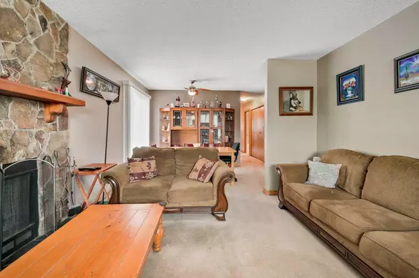 Calgary, AB T3J 1Y9,72 Castleridge Close NE