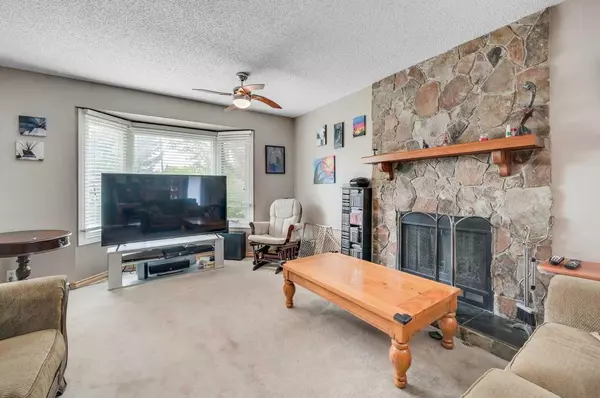 Calgary, AB T3J 1Y9,72 Castleridge Close NE