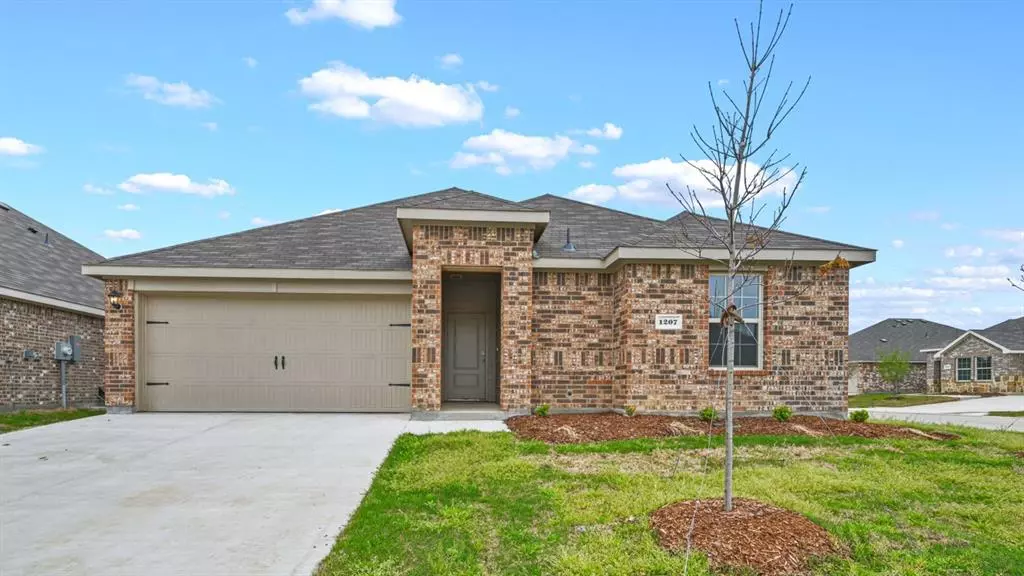 1205 Grand View Drive, Ennis, TX 75119