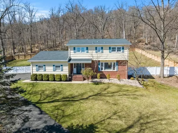 17 Forest Ln, Green Brook Twp., NJ 08812