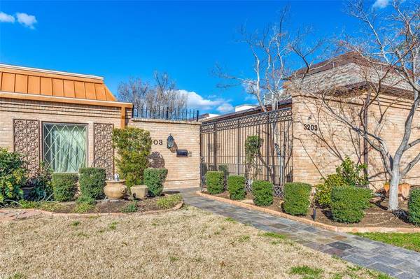 3203 Stonehenge Lane, Carrollton, TX 75006