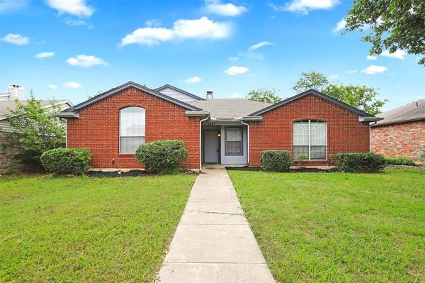 5431 Whisper Glen Drive,  Arlington,  TX 76017