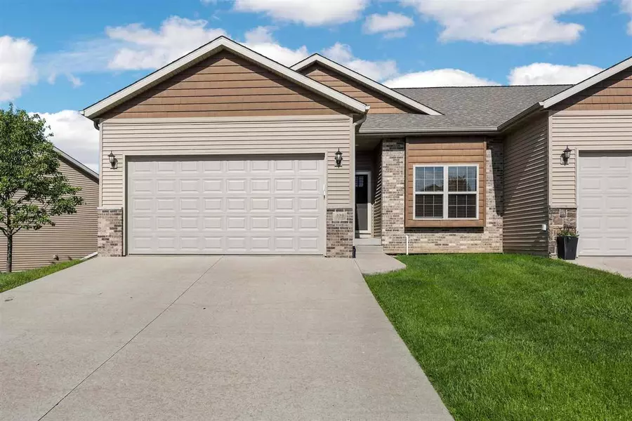 329 Windflower Ln, Solon, IA 52333