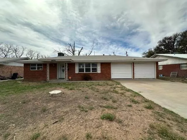 1023 E San Antonio Street, Kermit, TX 79745