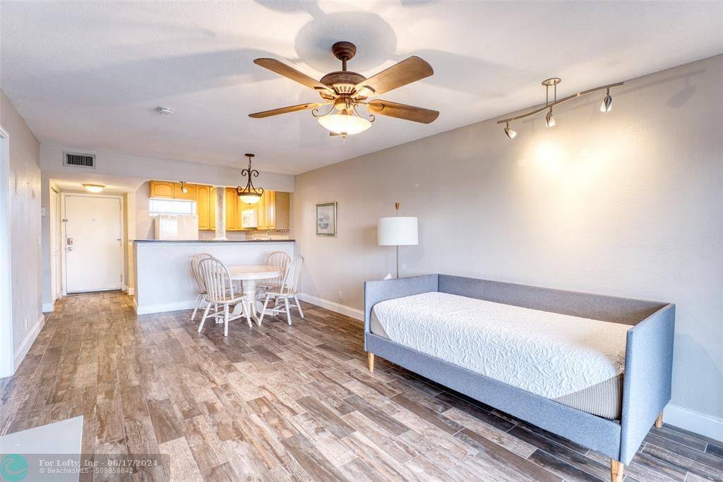 Plantation, FL 33313,7561 NW 16th St  #2507
