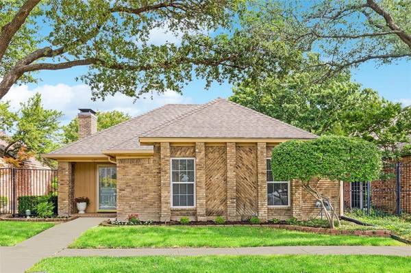 421 Country Side Lane,  Richardson,  TX 75081