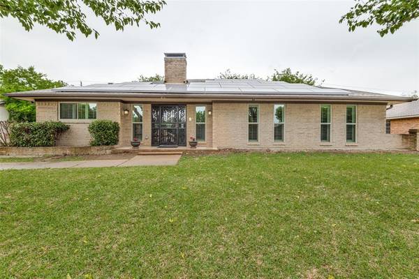 913 Cottonwood Drive, Desoto, TX 75115