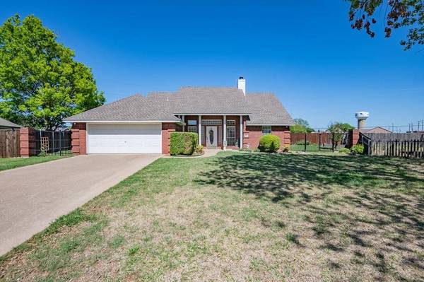 401 Meadows Crest Court, Midlothian, TX 76065