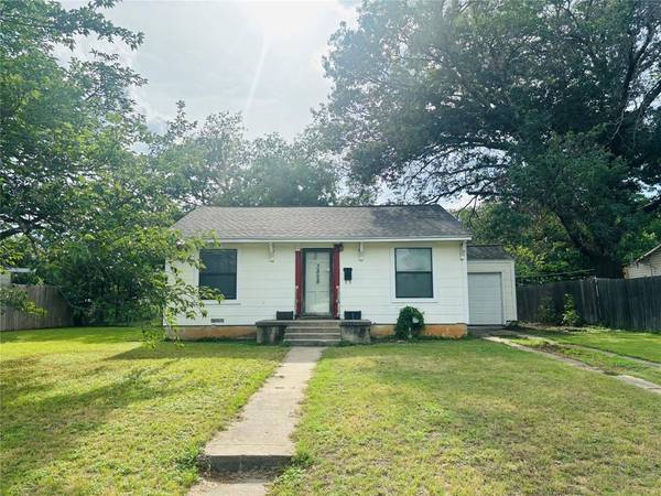 3828 Marks Place, Fort Worth, TX 76116