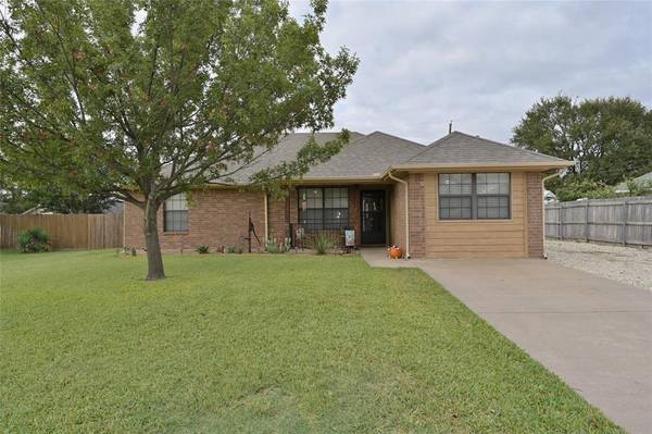 210 Brook Circle, Krum, TX 76249