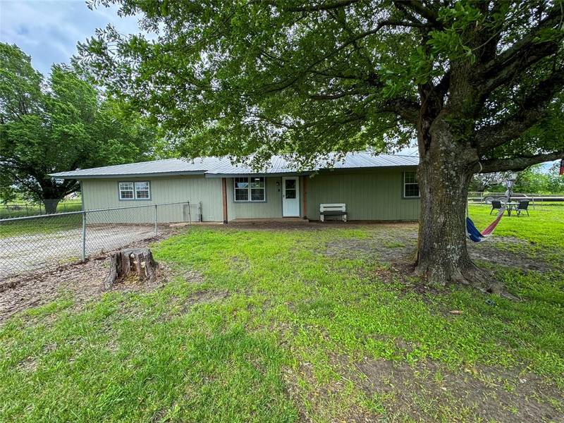 453 County Road 3011, Bonham, TX 75418