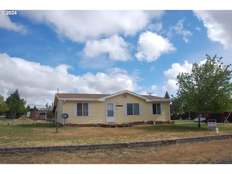 205 W PENNOYER ST, Condon, OR 97823