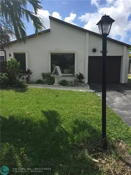 5198 Mirror Lakes Blvd, Boynton Beach, FL 33472