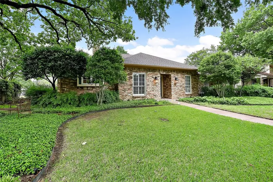 1910 Surrey Oaks Court, Arlington, TX 76006