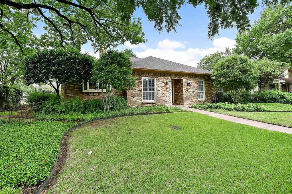 Arlington, TX 76006,1910 Surrey Oaks Court