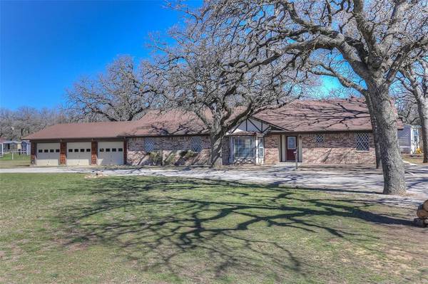 101 N Mount Street, Chico, TX 76431