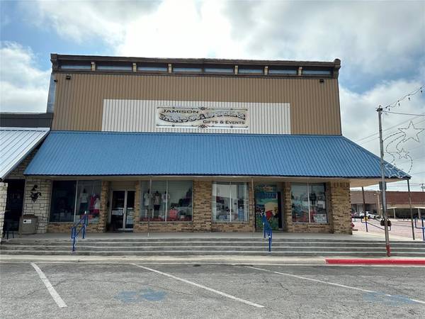 217 S Commercial Avenue, Coleman, TX 76834