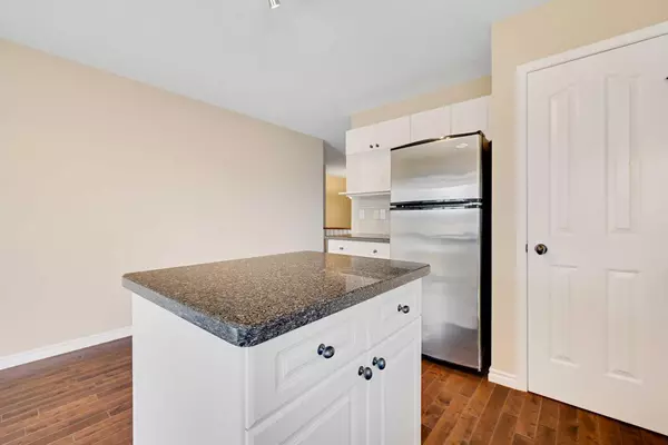 Strathmore, AB T1P 1L7,23 Strathmore Lakes WAY