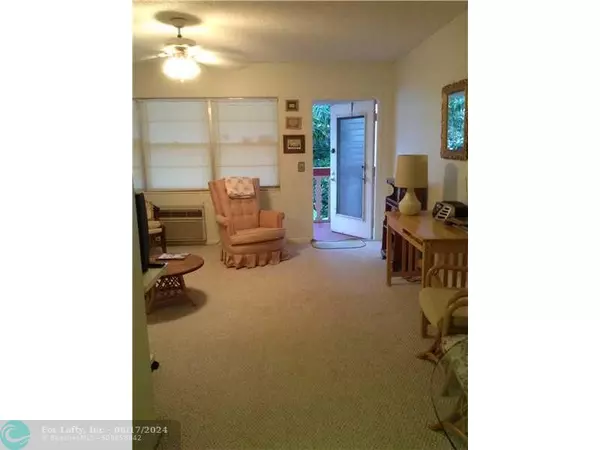 Deerfield Beach, FL 33442,258 Ventnor R  #258