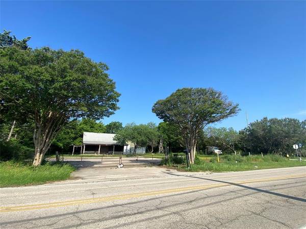 825 Straus Road, Cedar Hill, TX 75104