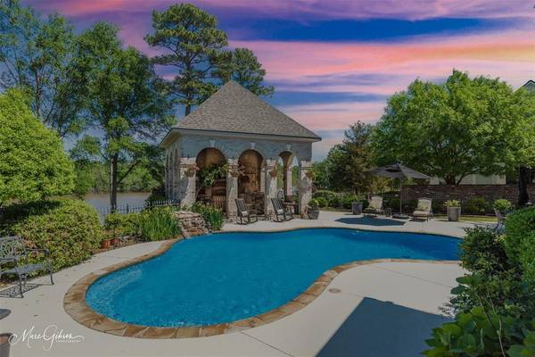 1022 Waters Edge Circle, Shreveport, LA 71106