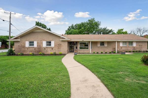 8001 Chapin Road, Benbrook, TX 76116