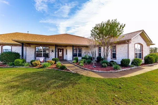 2205 Summerlin Court, Granbury, TX 76048