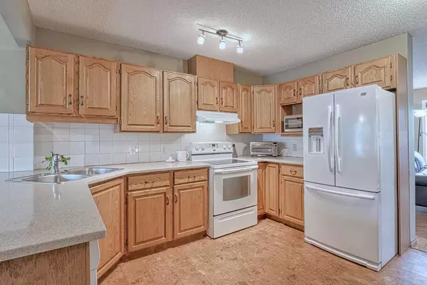 Calgary, AB T3B 5R4,28 Silvergrove Close NW