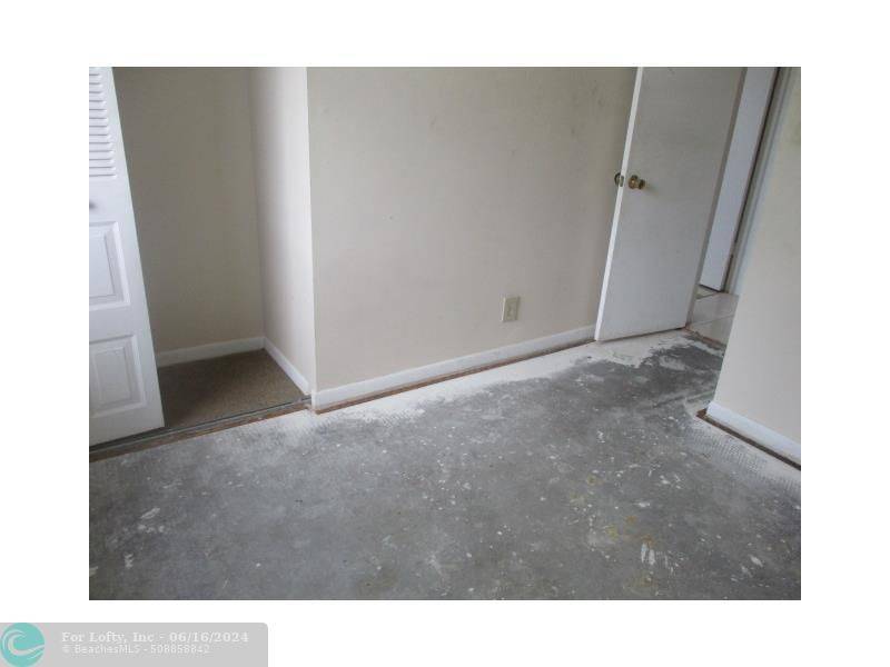 Oakland Park, FL 33309,210 Lake Pointe Dr  #313