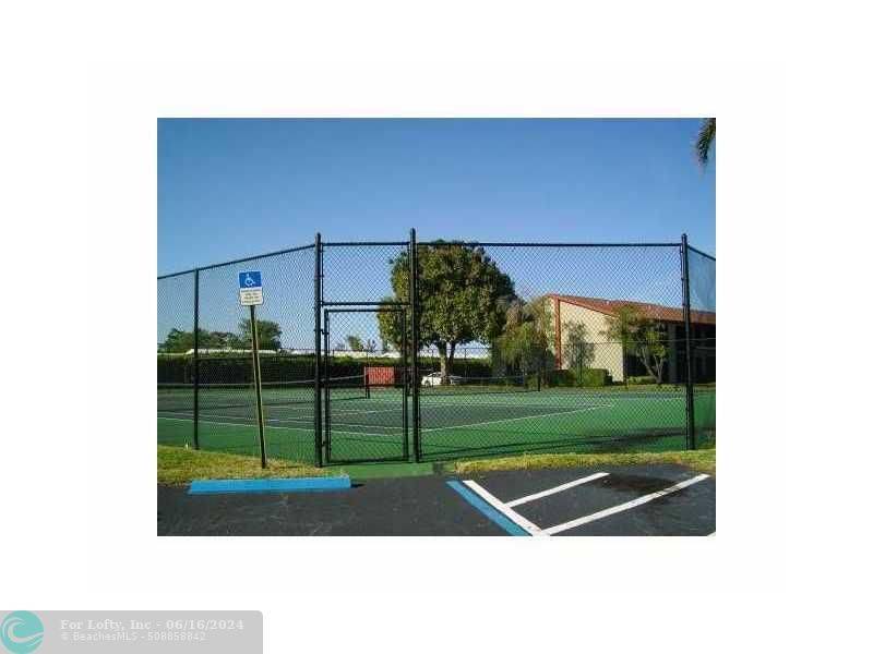 Oakland Park, FL 33309,210 Lake Pointe Dr  #313