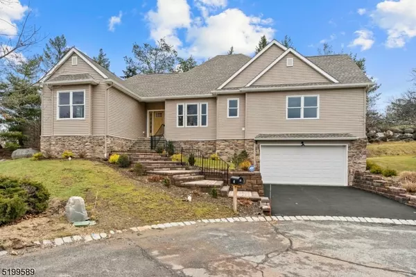 Hardyston Twp., NJ 07419,18 Post Oak Ct