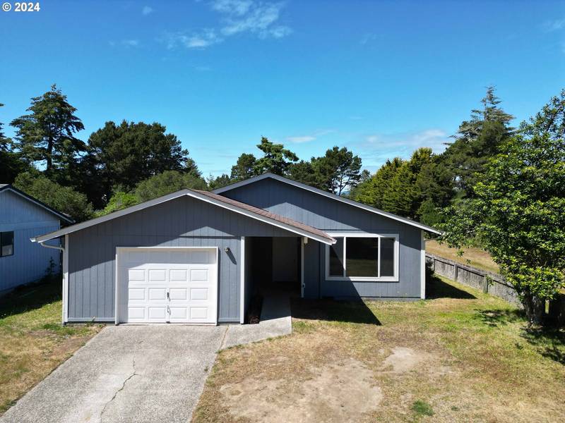 1685 28TH ST, Florence, OR 97439