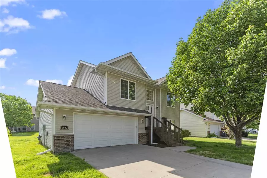 2627 Whispering Meadow Drive, Iowa City, IA 52240