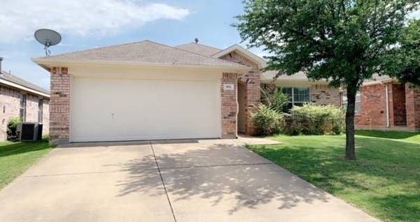 911 Pinebrook Drive, Grand Prairie, TX 75052