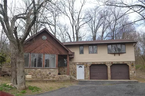 8435 Woodside Road, Washington Twp, PA 18080