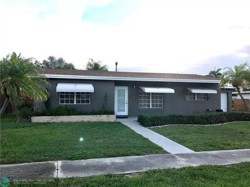 1443 Crest Dr, Lake Worth, FL 33461