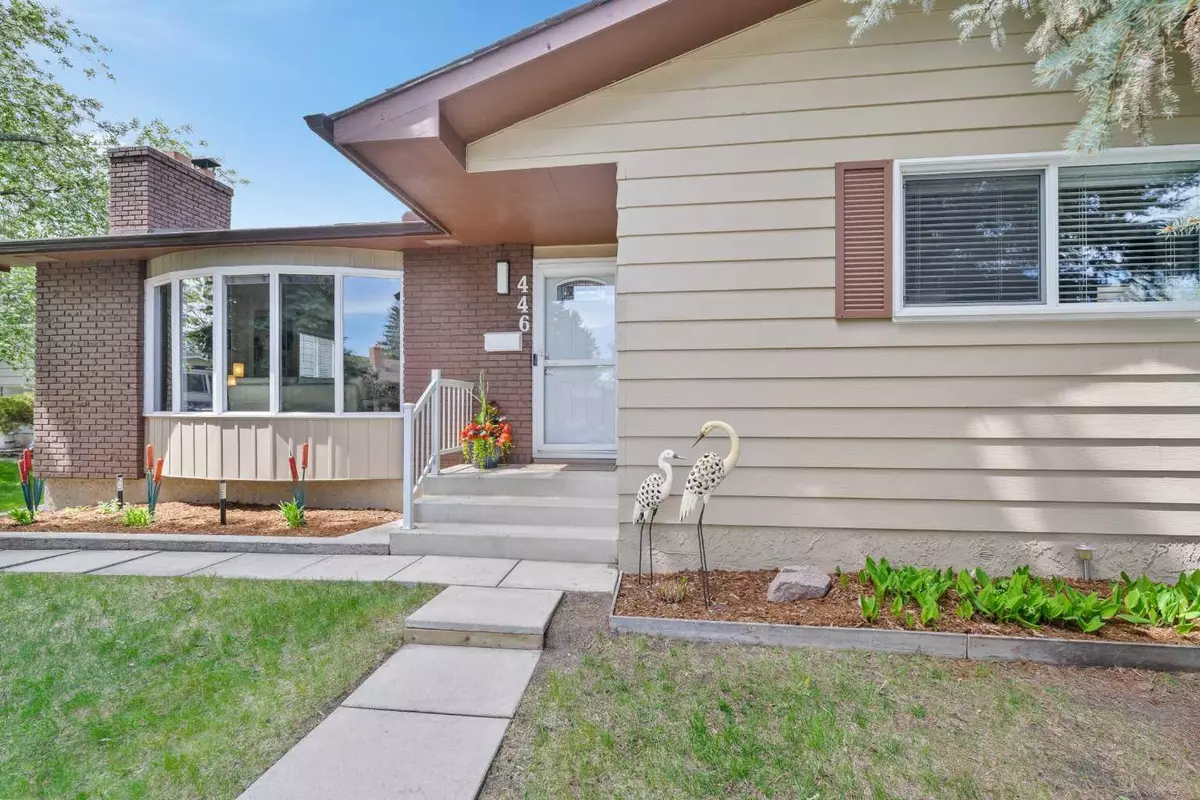 Calgary, AB T2J 5C9,446 Queensland PL SE