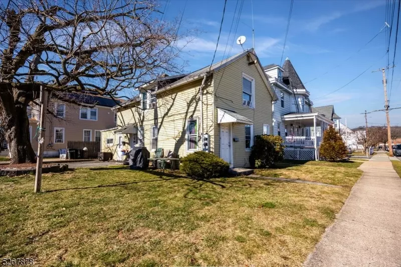 31 Union St, Dover Town, NJ 07801