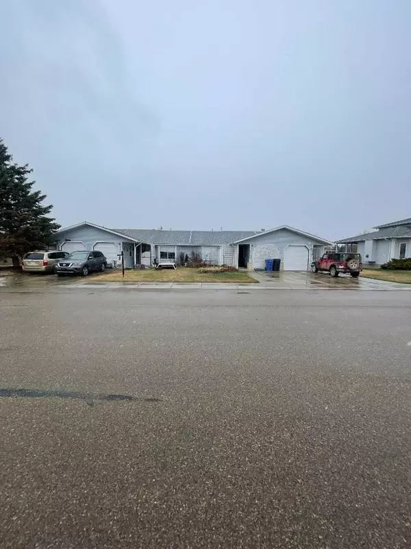 Eckville, AB T0M0X0,5612 52 ST